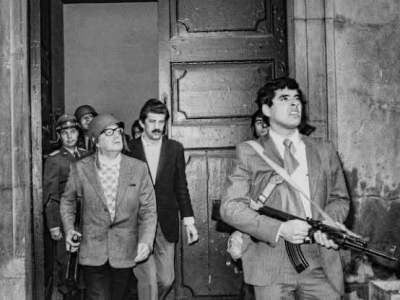 C’était le 11 septembre 1973,         mort de Salvador Allende.                        Le Maçon dans la&nbsp;Cité